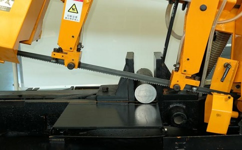 郭河镇数控带锯床自动送料精度会出现偏差吗？